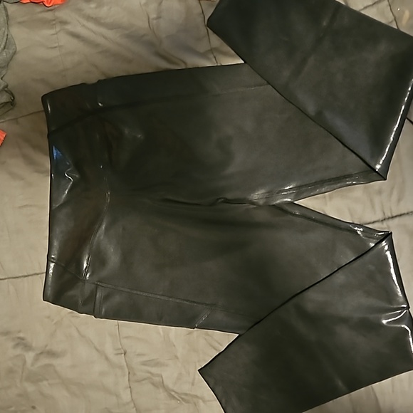 Yoga pants - Picture 3 of 3